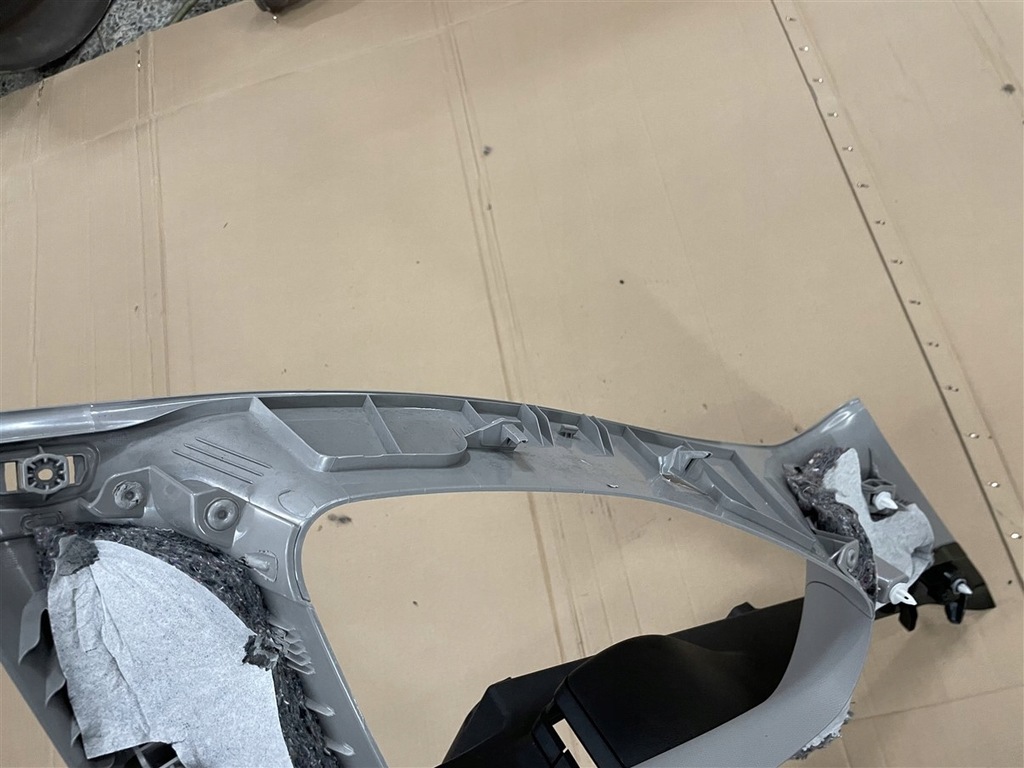 Pilon de plastic Capac portbagaj slănină stângă BMW F48 X1 Li Ridicați Product image