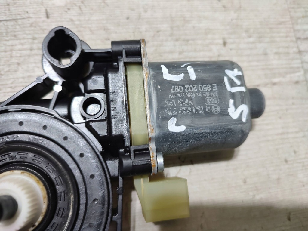 Volkswagen Touran III 20R 5 partea stângă spate a motorului de sticlă Product image