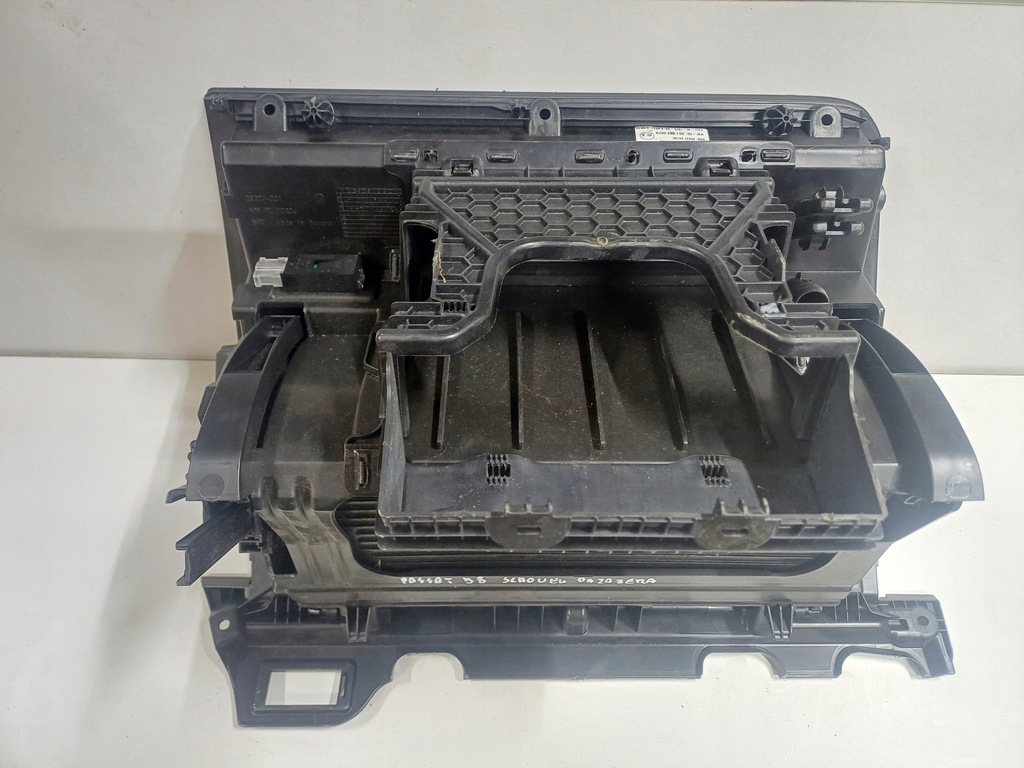 Compartiment de pasageri VW Passat B8 Europa Neagră Product image