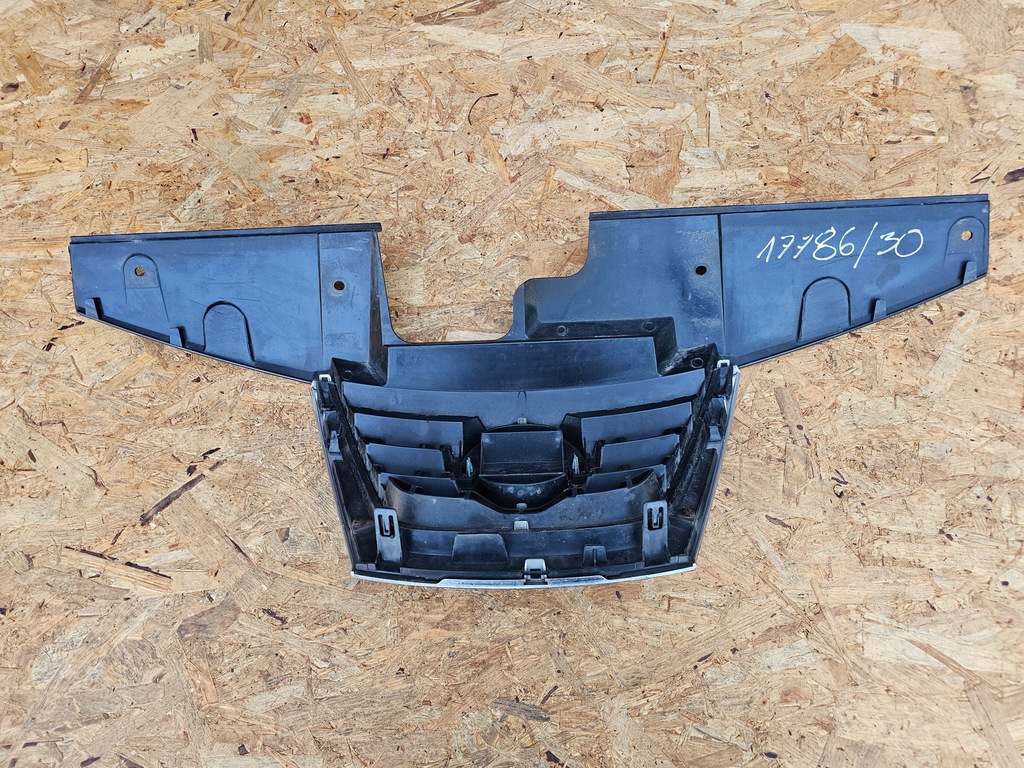 Nissan Juke și F15 10-14R Manechin Grill Grom Stamp Product image