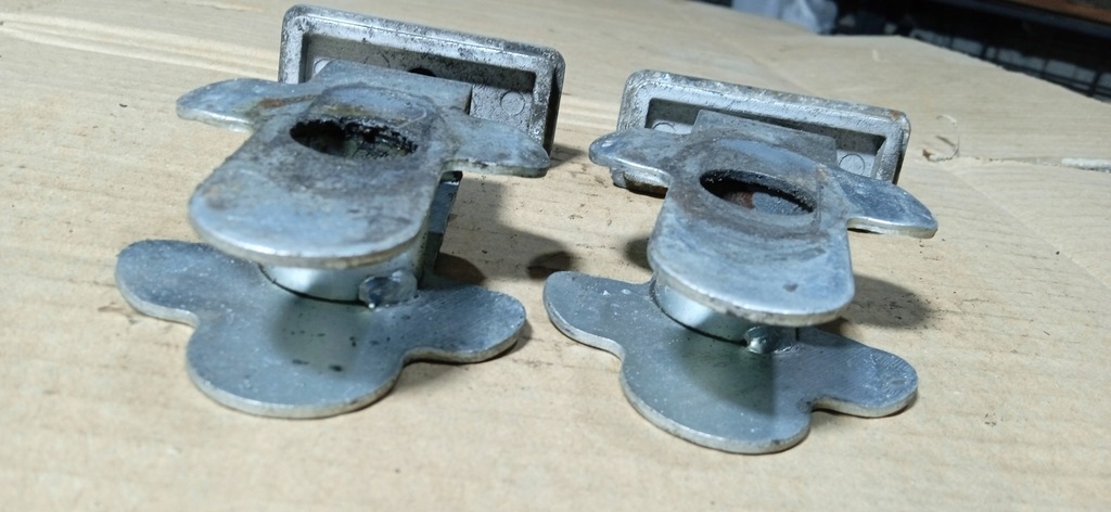 SUZUKI GSF 600 1200 BANDIT TENSIONATOR LANȚ ROATA SPATE Product image