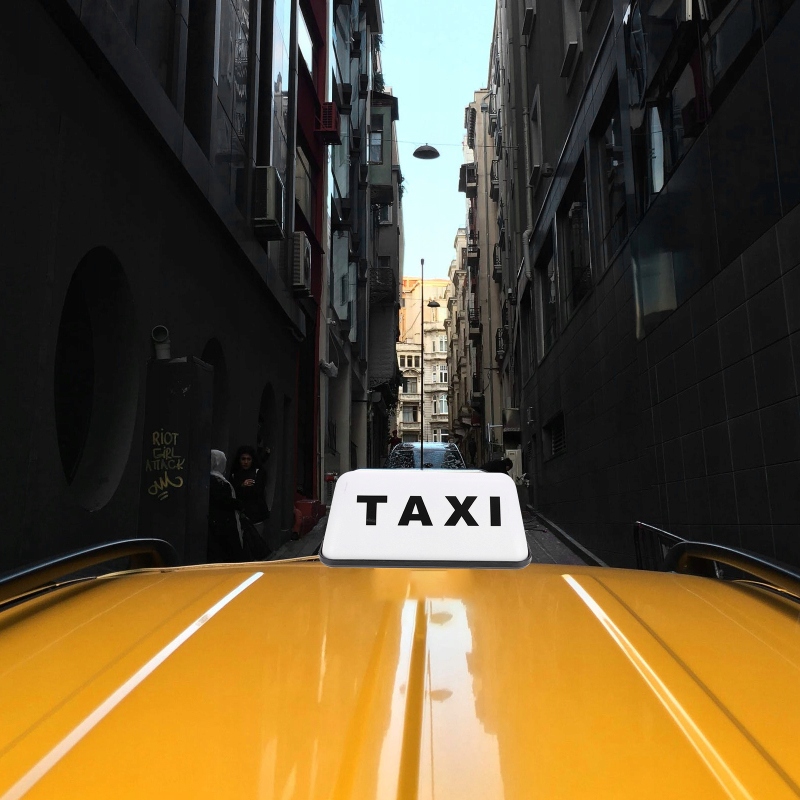 LAMPA STOP LED ROOSTER TAXI CU SEMNAL MAGNET ALB 12V CU COMUTATOR Product image