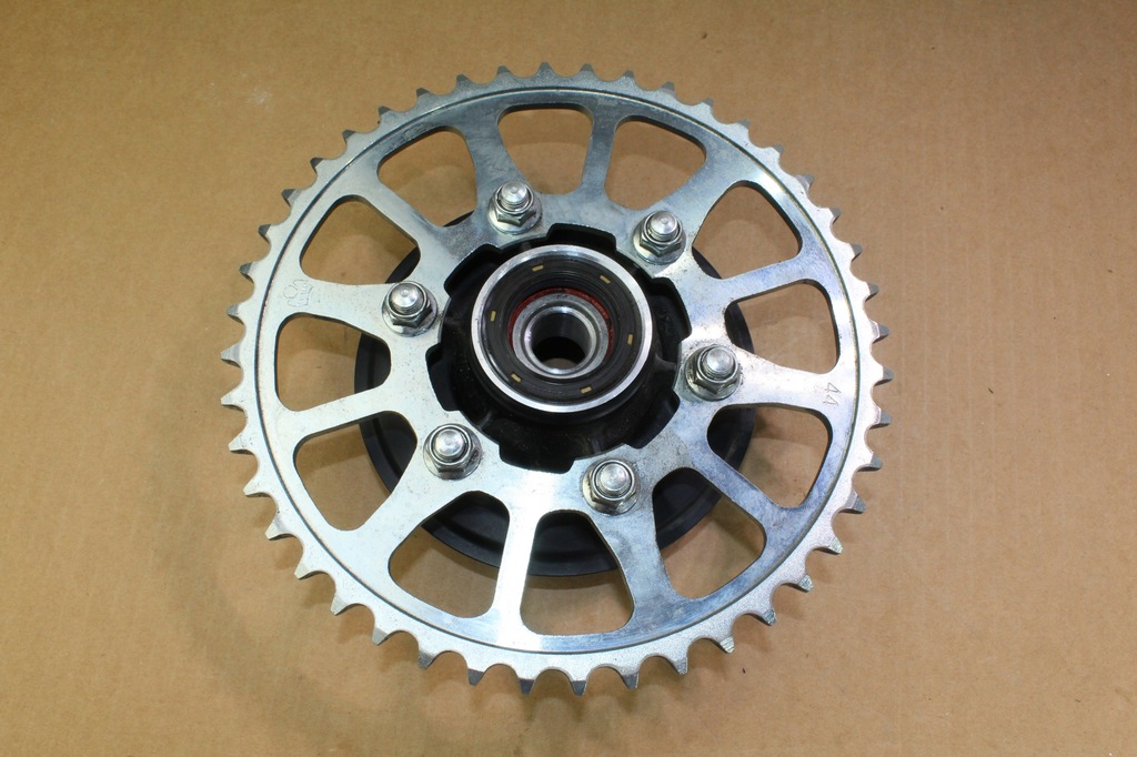 KAWASAKI Z 900 20 - PINION ROATA Product image