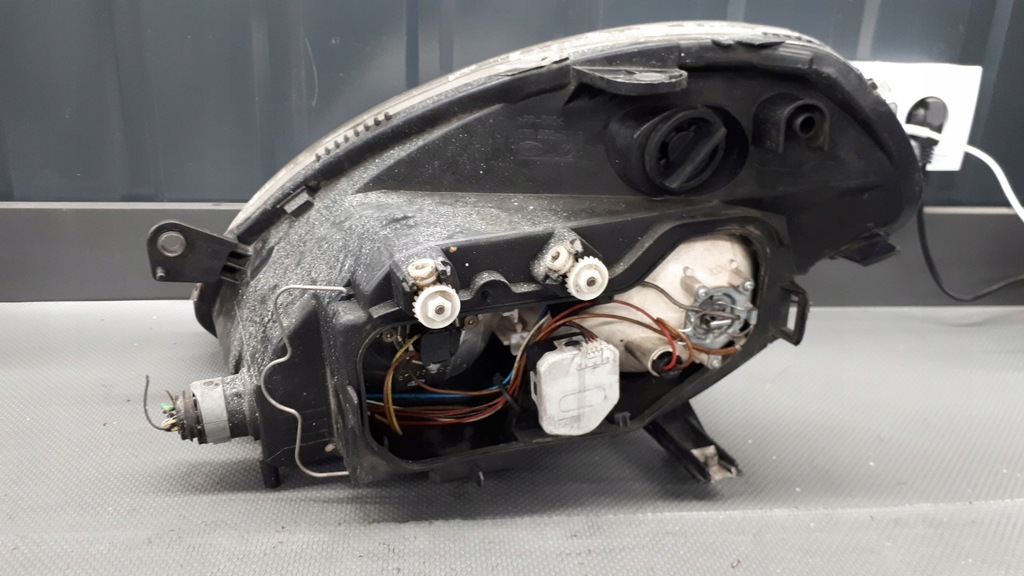 270532-00R dreapta Lancia Ypsilon II Hella Product image
