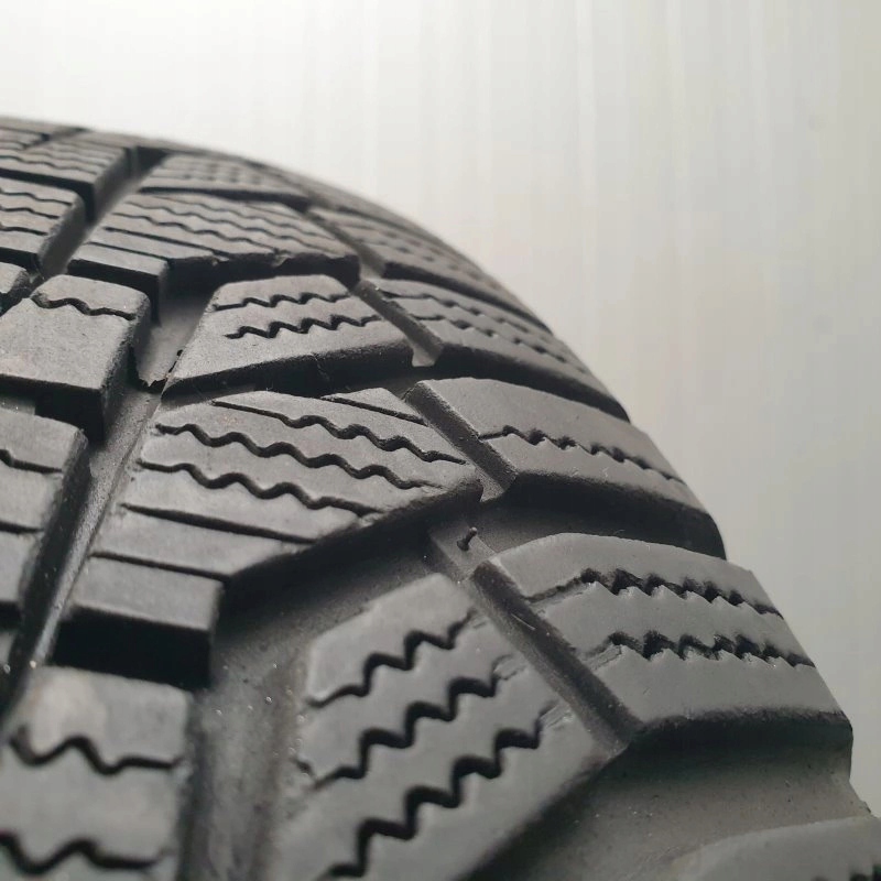 Anvelopă de iarnă Hankook Winter i*cept evo2 SUV W320A 215/70R16 100 T grip Product image