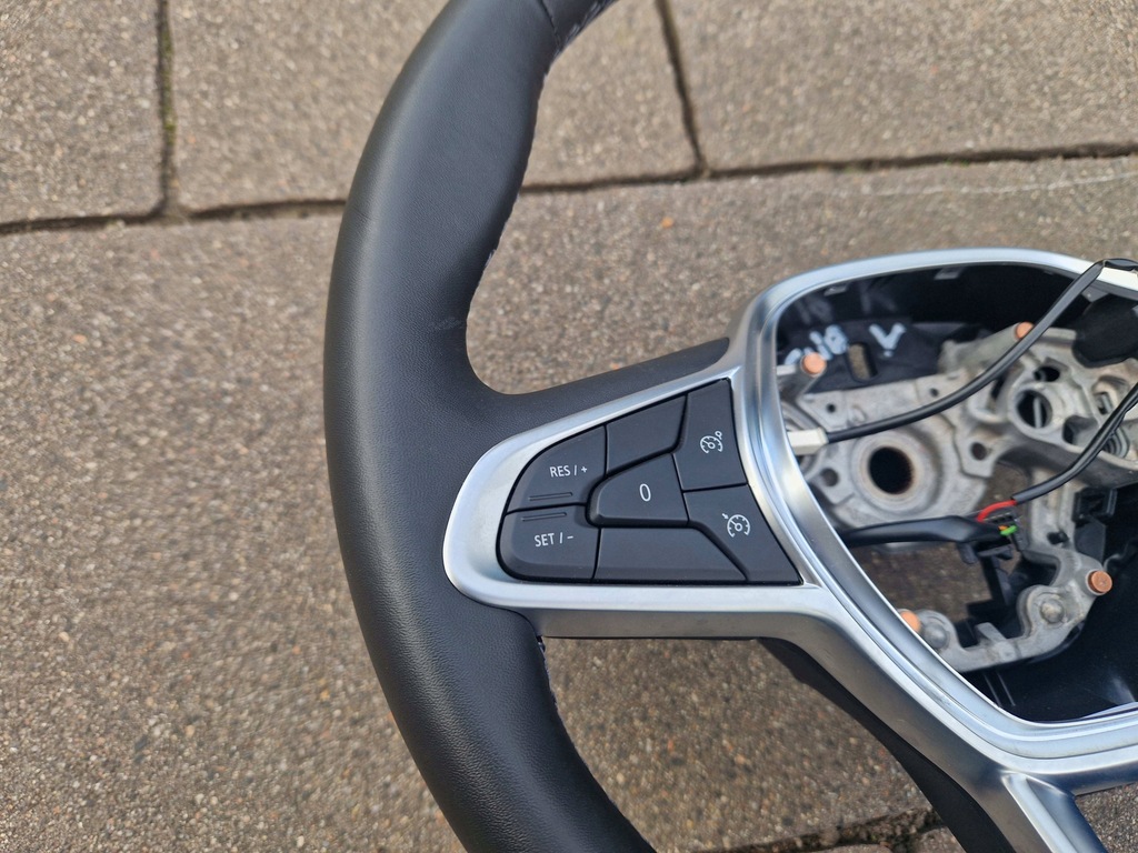 CLIO v CAPTUR II TRAFC IV PIELE DE DIRECȚIE MULTIFUNCȚIE 484002607R   2019 Product image