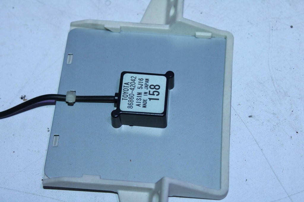 ANTENA GPS NAVIGATIE TOYOTA RAV4 IV Product image