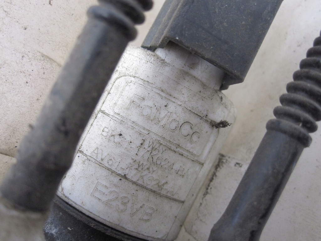 Ford C-MAX MK2 II 11R Rezervor de spălare BK21-17K624-BA Product image