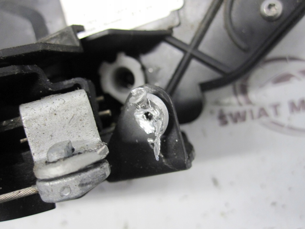 Ford Kuga Mk1 și 10r ușă dreapta 8v4a-S21812-MA Product image