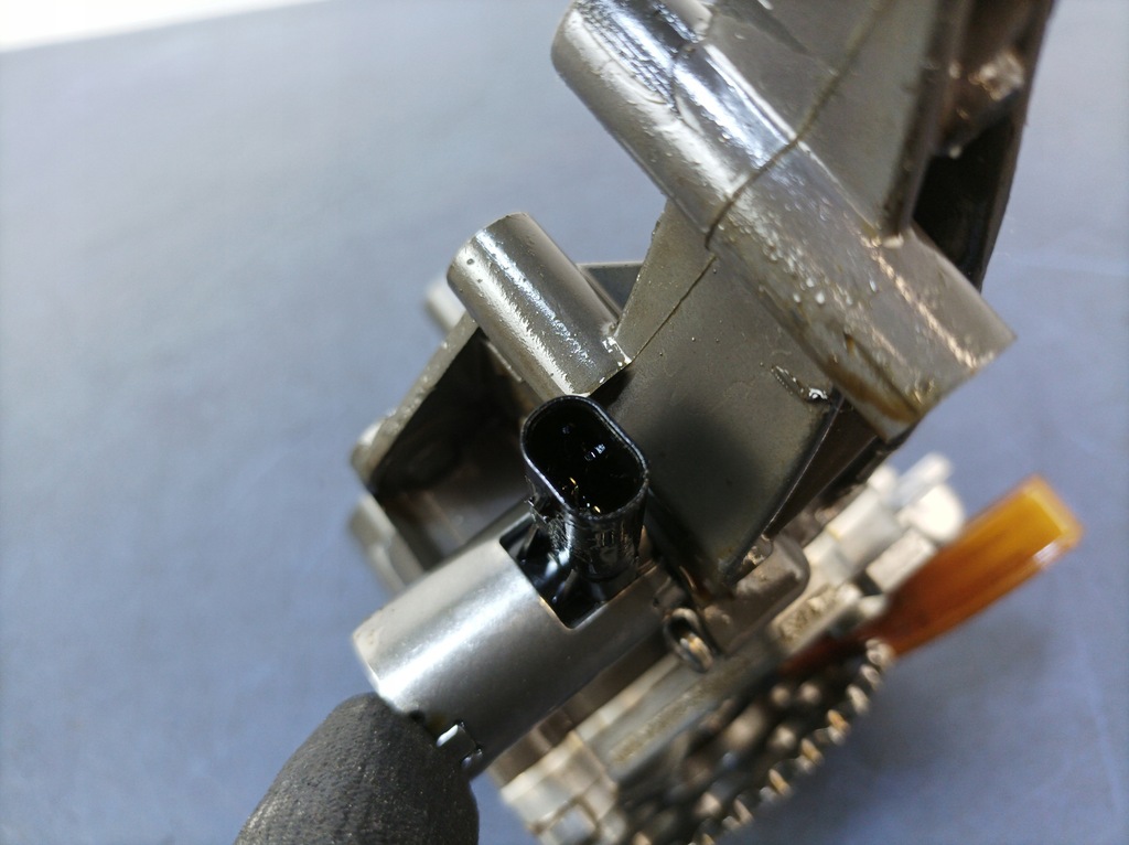 MERCEDES C43 W205 3.0B POMPA ULEI R2781810601 Product image