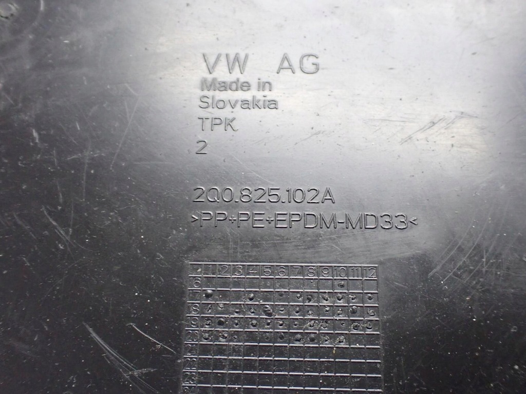 PLACA CAPAC ȘASIU DREAPTA ORIGINAL 2Q0825102A SEAT ARONA 20R Product image