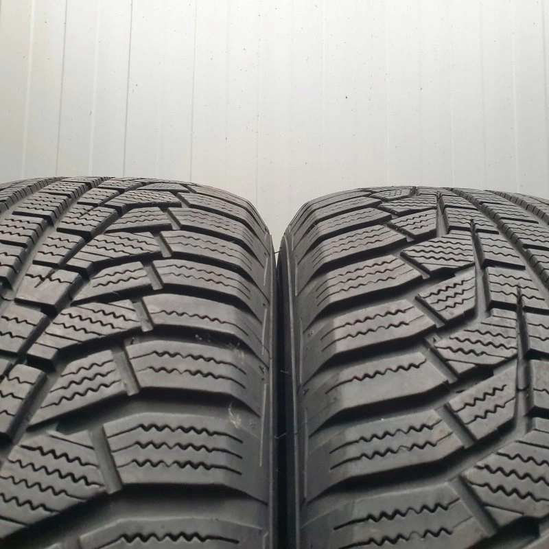Anvelopă de iarnă Hankook Winter i*cept evo2 SUV W320A 215/70R16 100 T grip Product image