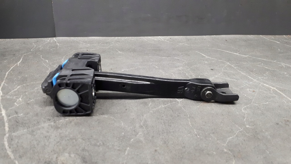 8u0837249C LIMITATER Uși Audi Q3 Product image