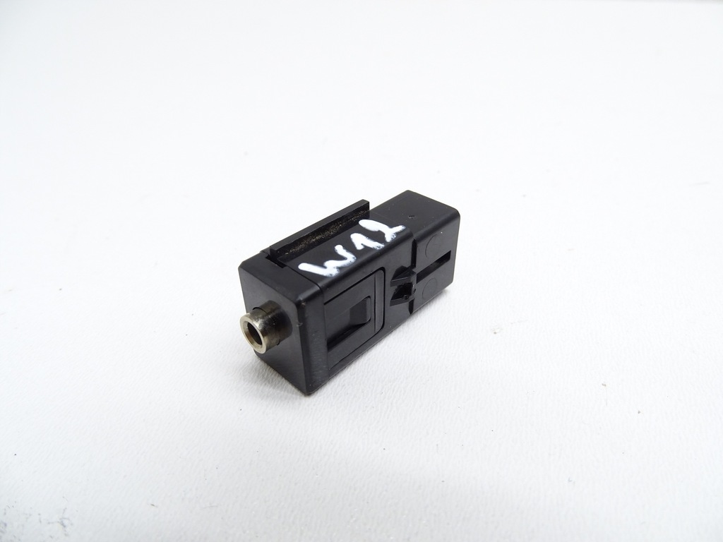 PRISA PORT AUX SKODA FABIA III RAPID OCTAVIA III 5Q0035724 Product image