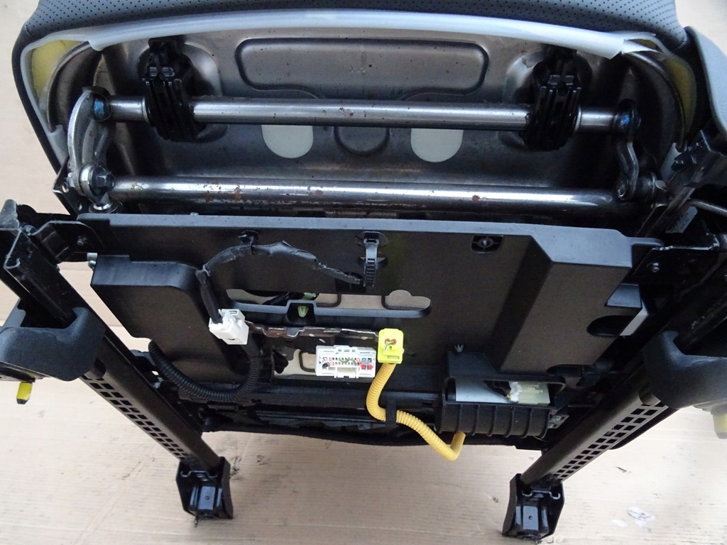 Scaun fata stanga HYUNDAI TUCSON II, AIRBAG din piele, incalzit Product image