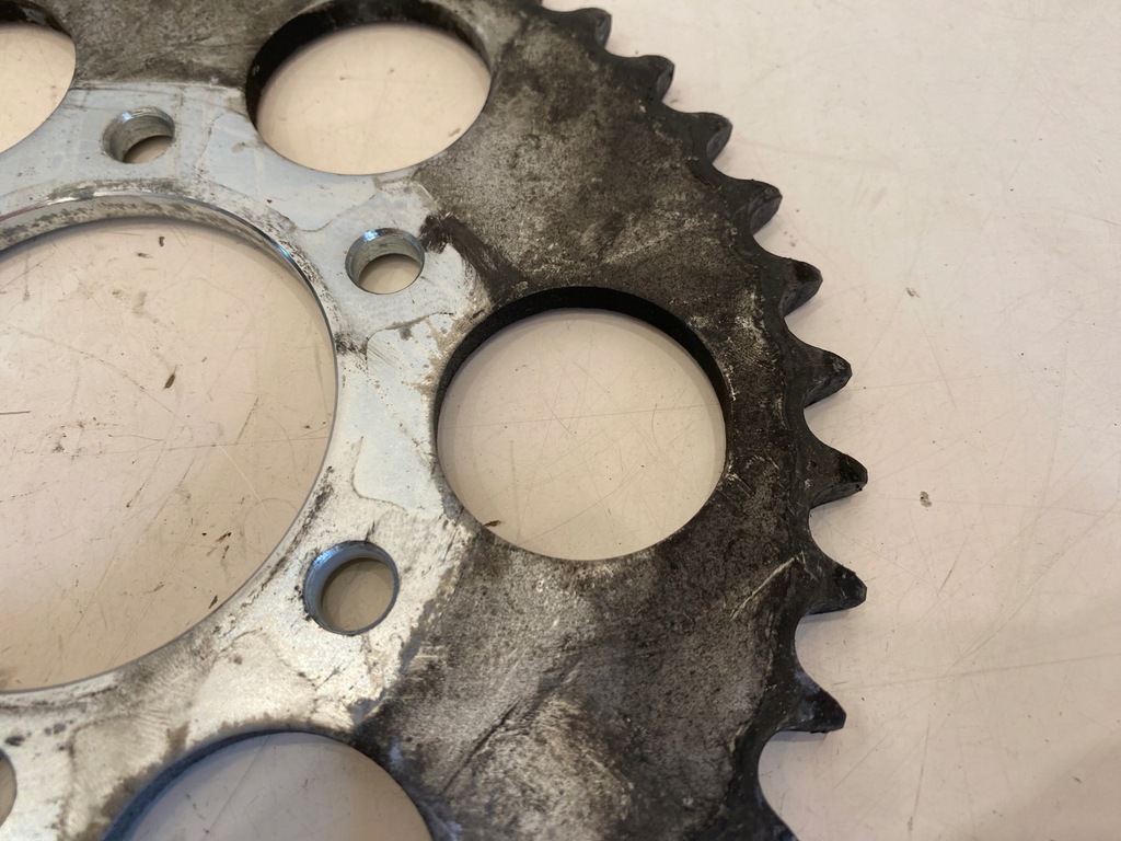 SUZUKI RF 900 R 94-99 900R PIIGNON DE ACTIONARE SPATE PINION DE IESIREA SPATE Product image