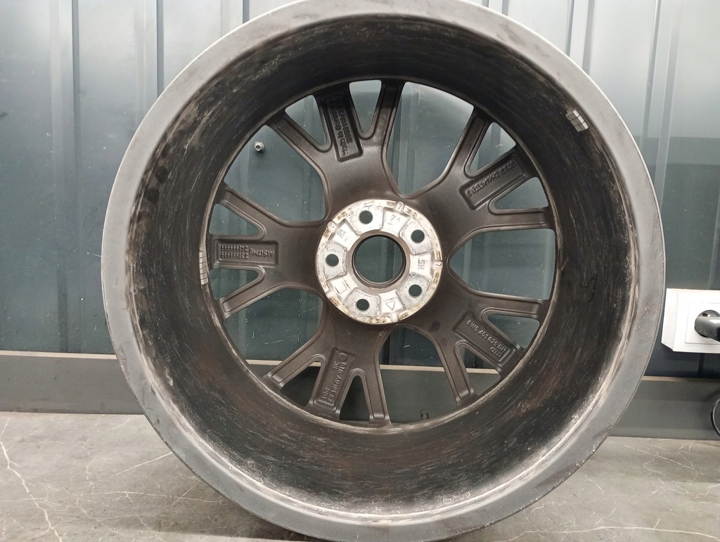 8W0601025DH Aluminum Rim 8.5JX19H2 ET40 5X112 AUDI SPORT A4 B9 8W A5 S5 Product image