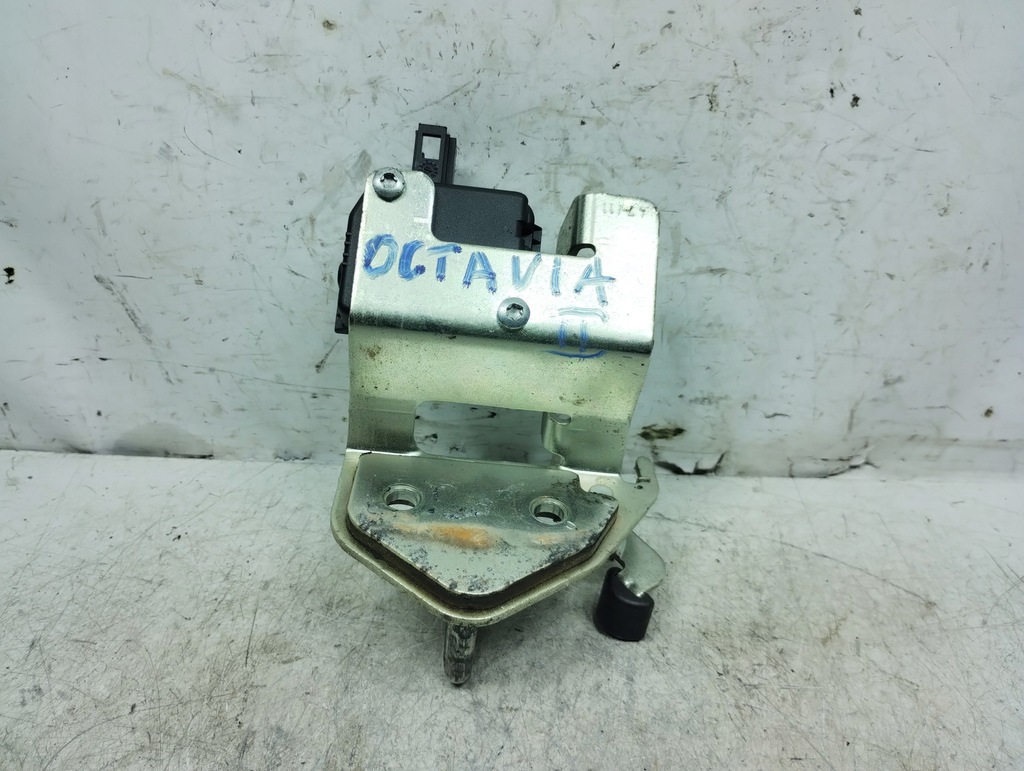 SKODA OCTAVIA II FLAP SPATE COMBI 1Z9827511C Product image