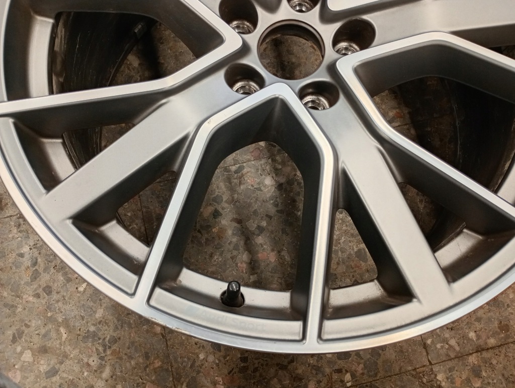8W0601025DH Aluminum Rim 8.5JX19H2 ET40 5X112 AUDI SPORT A4 B9 8W A5 S5 Product image