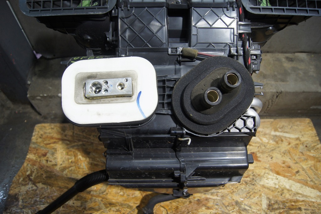 INCALZITOR TRAFIC VIVARO III EU 272700324R Product image