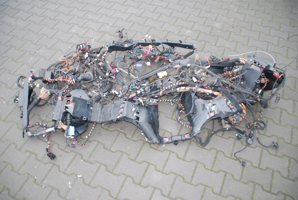 HAMARE, INSTALARE PRINCIPALA, CENTRU COMPARTIMENT MOTOR, AUDI A8 D3 6.0 W12 Product image