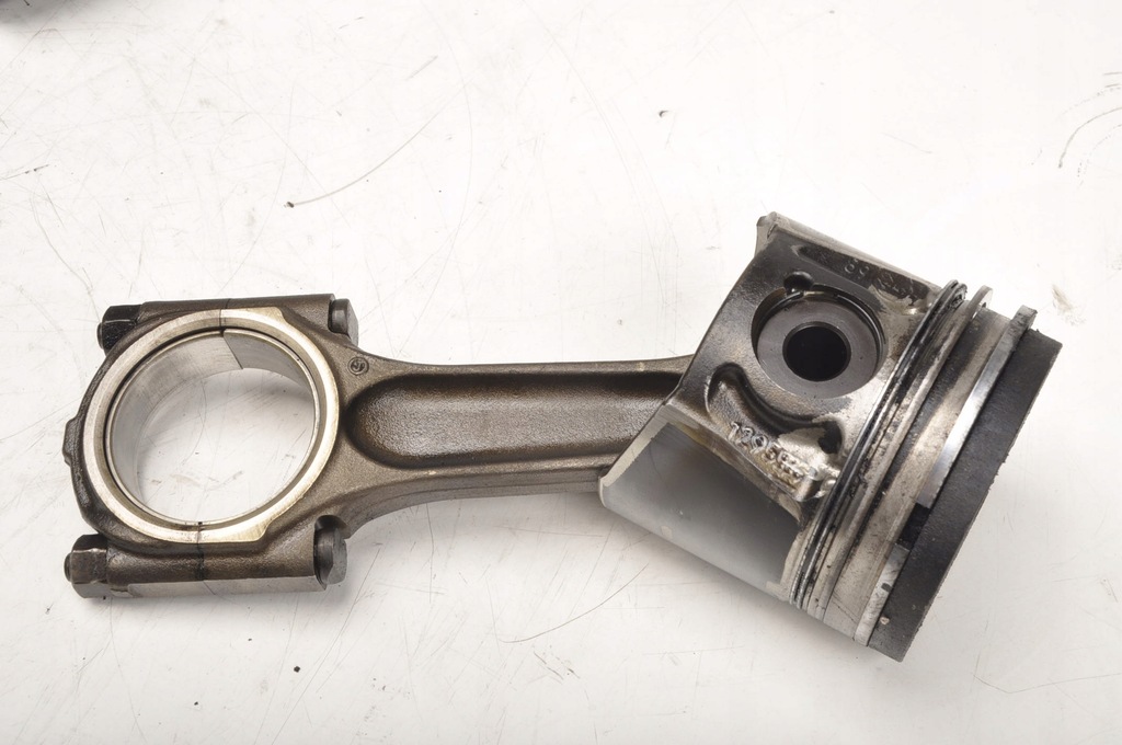 VOLVO S40 V50 2.0 D 136CP PISTON CU BIELLA 085190 Product image