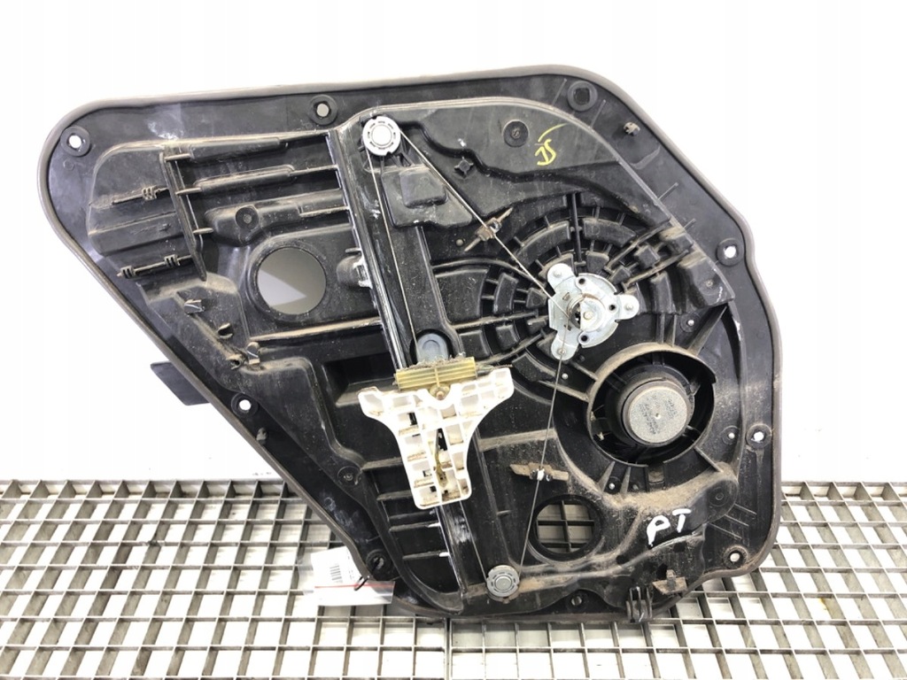 REGULATOR GEAM DREAPTA SPATE KIA CEED 83480-A2300 Kombi 12-18 Product image