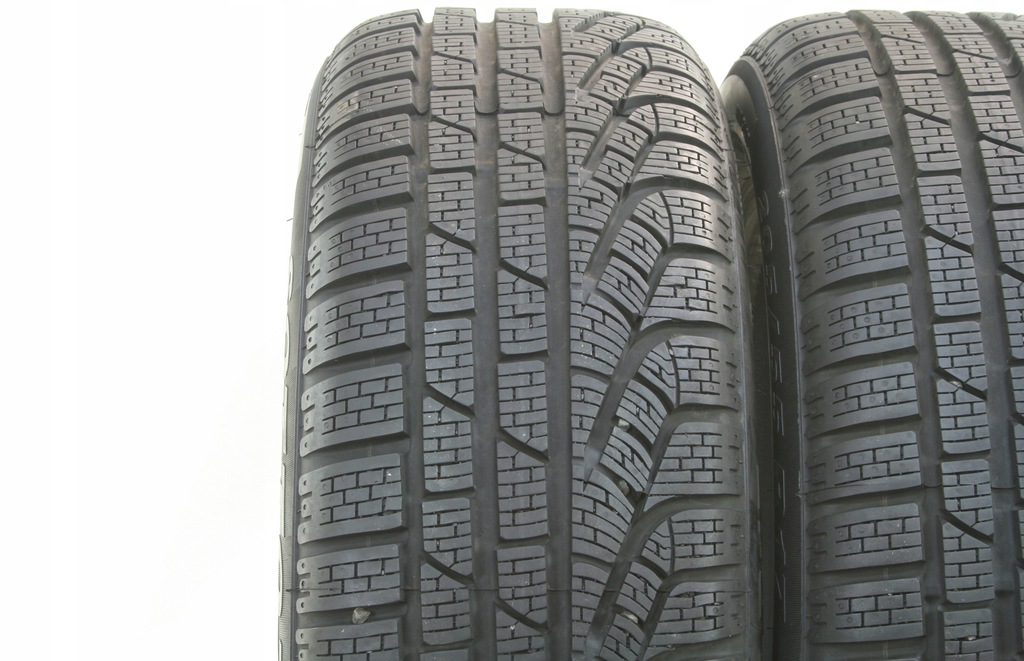 2 Używane Opony Zimowe 205/55R17 Pirelli Sottozero Winter 210 RSC RUN FLAT Product image