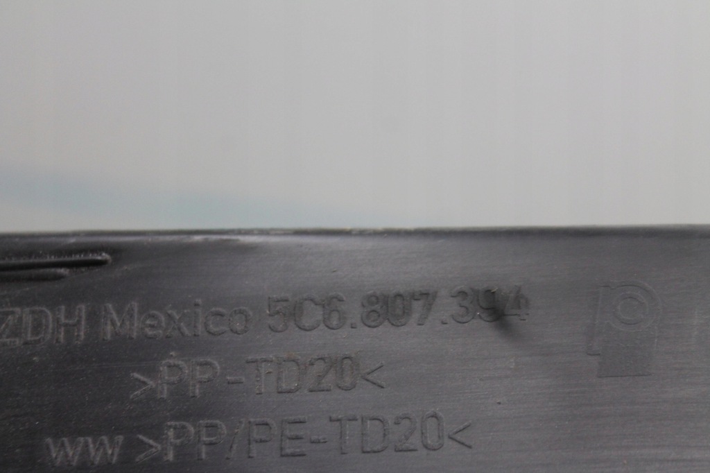 SLIP DE BARĂ DREAPTA SPATE 5C6807394 VW JETTA VI 5C 10-14 Product image