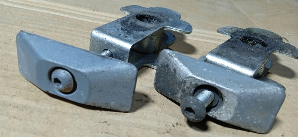 SUZUKI GSF 600 1200 BANDIT TENSIONATOR LANȚ ROATA SPATE Product image