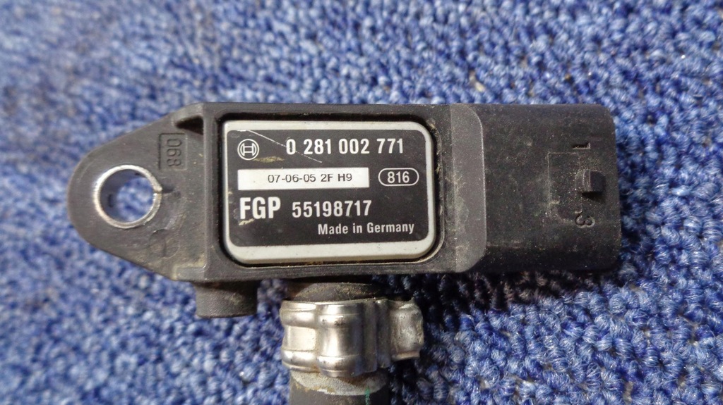 SENSOR PRESIUNE 55198717 0281002771 FIAT ALFA ROMEO LANCIA SUZUKI Product image