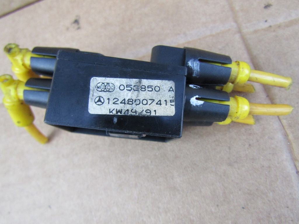 +E5 MERCEDES W124 W202 BLOCARE CENTRALĂ ADAPTATOR POMPĂ DISTRIBUITOR CONECTOR Product image