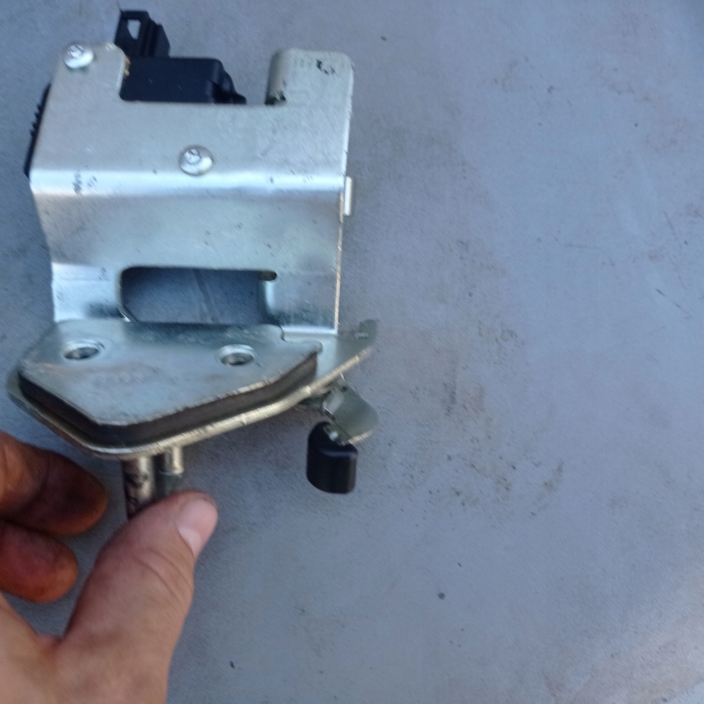 Blocare capac portbagaj ridicare Skoda Octavia II 1Z9827511C Product image