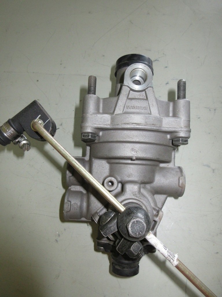 VALVĂ REGULATOR FORȚĂ DE FRÂNARE WABCO 4757100220 Product image