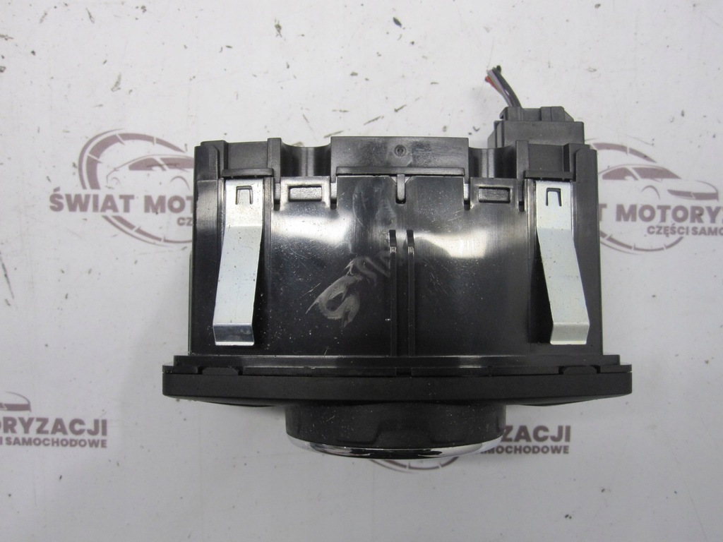 Ford Focus Mk3 III 12R BM5T13A024CC LUMINĂ Product image