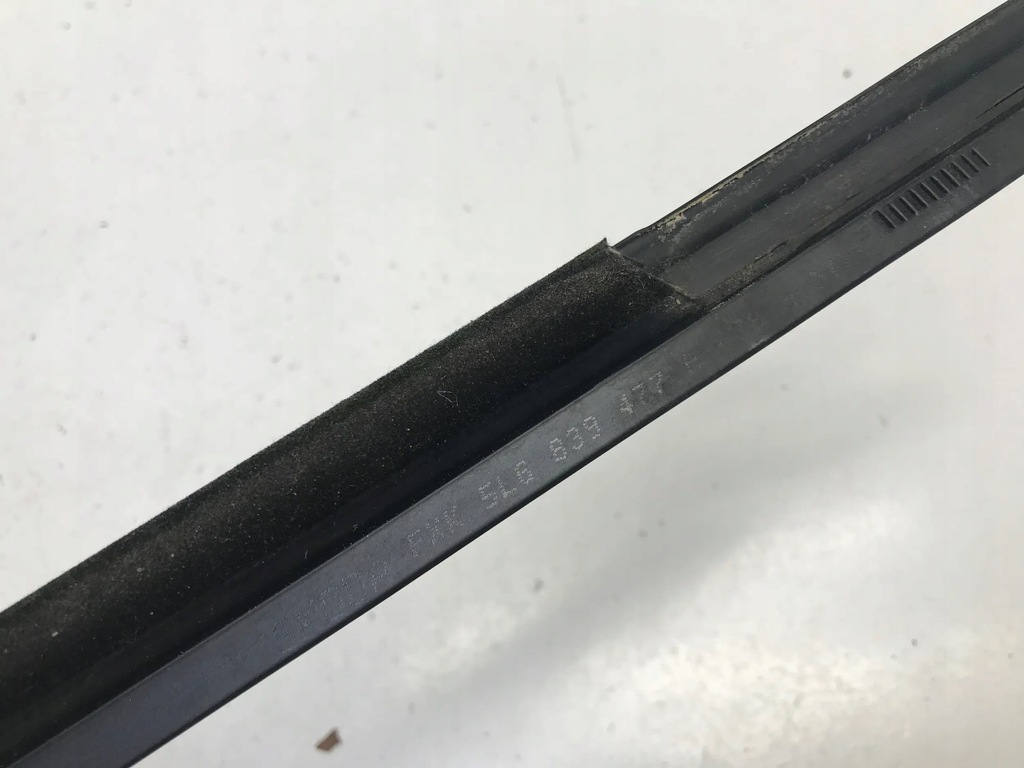 SKODA ENYAQ iV 20r BANDA DE răzuire GEAMURI STÂNGA SPATE CROM 5LG839477A Product image