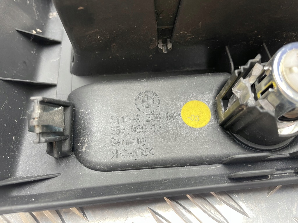 CAPAC BMW F10, PLACA CONSOLĂ TUNEL CENTRAL, LAMPĂ ȚIGĂRI SPATE 9206664 Product image
