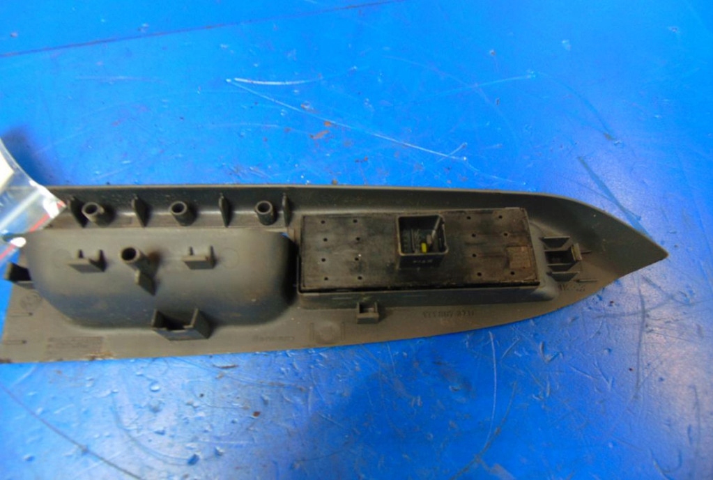 Volkswagen Touran 1.9TDI Comutator de sticlă 1T1867371F Product image