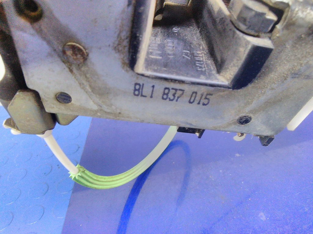 AUDI A3 8L BLOCARE UȘĂ STÂNGA FAȚĂ 8L1837015 Product image