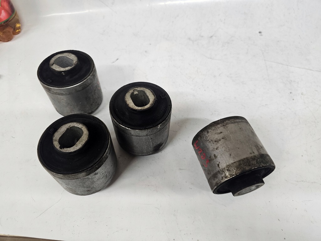 MERCEDES CLASA C W203 BUSCĂ BRĂ FAȚĂ A2033331014 Product image