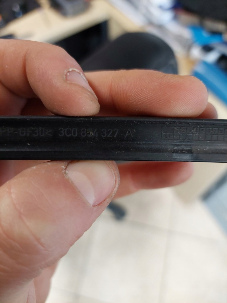 BANDA GEAM UȘĂ SPATE VW PASSAT B6 3C0854327A Product image