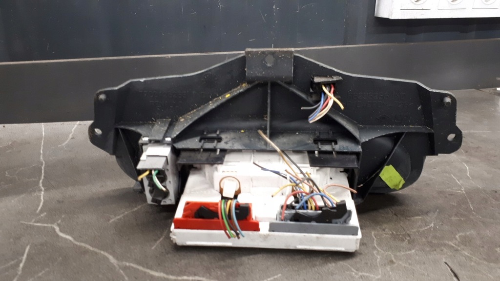 p7700428029a Display cockpit Renault Clio II Product image