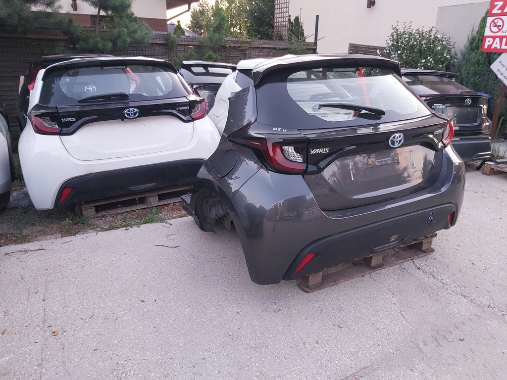 Toyota Yaris IV 1.5 Hybrid Cross Pillow Engine Paw Product image