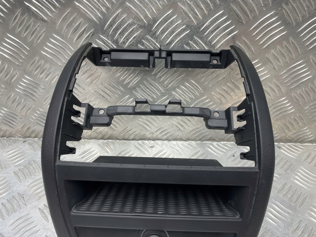 CAPAC BMW F10, PLACA CONSOLĂ TUNEL CENTRAL, LAMPĂ ȚIGĂRI SPATE 9206664 Product image
