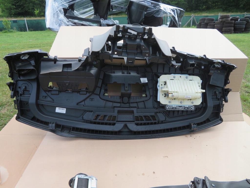 CONSOLA PERNE SCAUNE RENAULT FLUENCE Z.E. 985250008R Product image