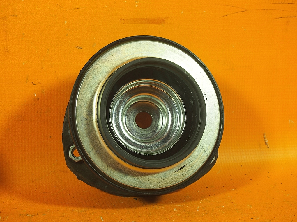 Rulment pentru suport amortizor Audi Q3 83A 14KM 5q0412331e / 5q0412249e Product image