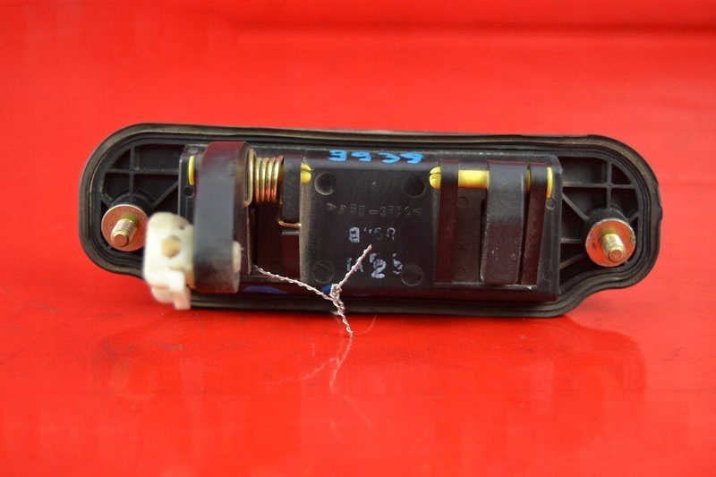 MÂNER, BUTON MÂNĂ SPATE MAZDA 323 BJ 5D HB 01R Product image