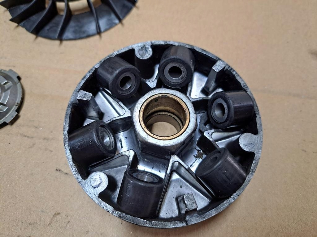 PIAGGIO LIBERTY 50 4T 16-20R VARIANT AMBREAI SET DRIVE (4) Product image
