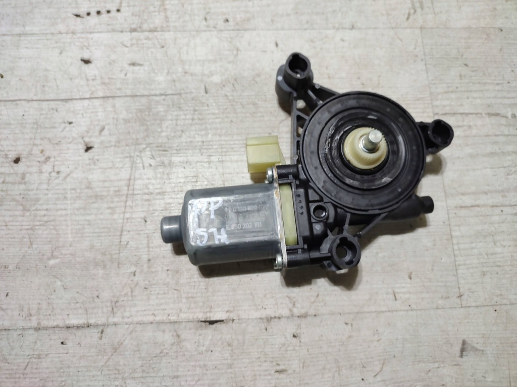 Volkswagen Touran III 20R 5 partea din față a motorului de sticlă Product image