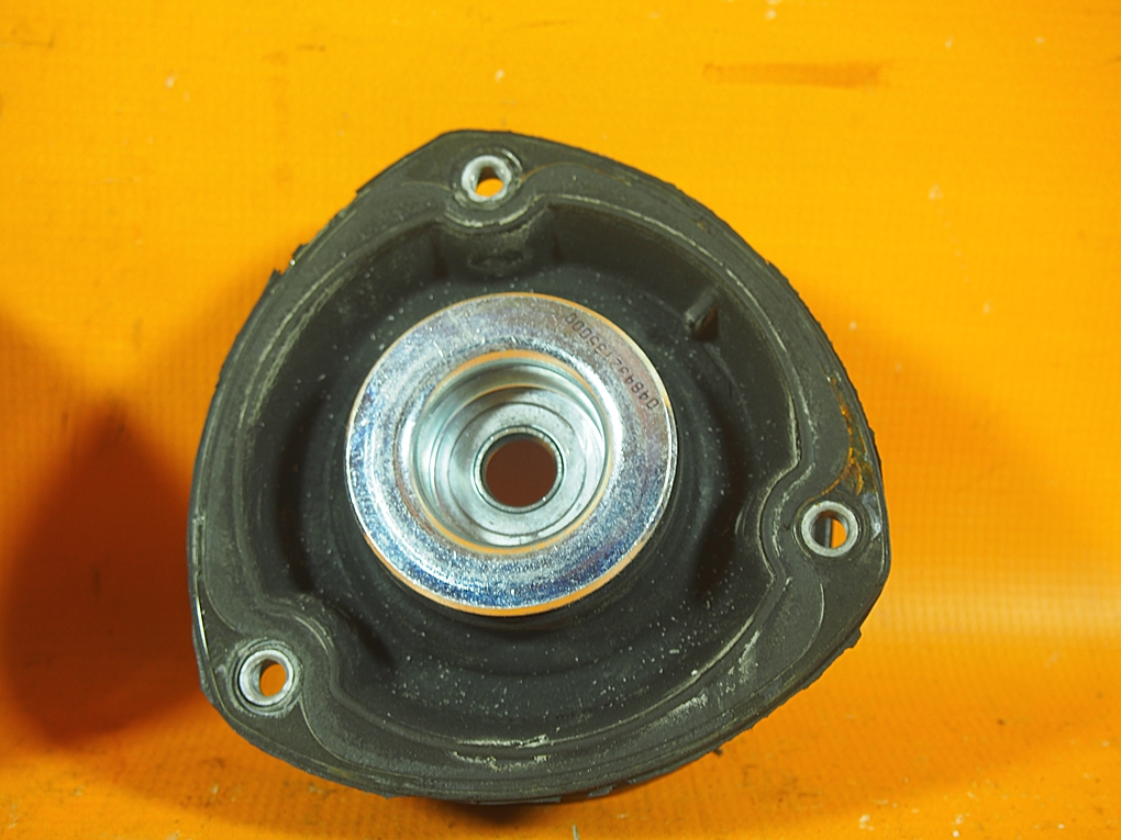 Rulment pentru suport amortizor Audi Q3 83A 14KM 5q0412331e / 5q0412249e Product image